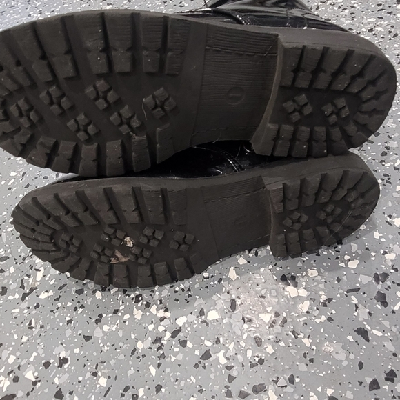 Boots - Picture 6 of 7